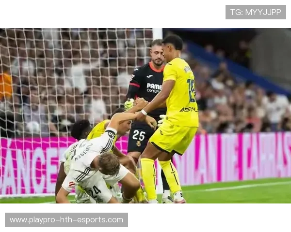 黄潜定位球冲击禁区，皇马解围连连，黄潜球衣赞助商